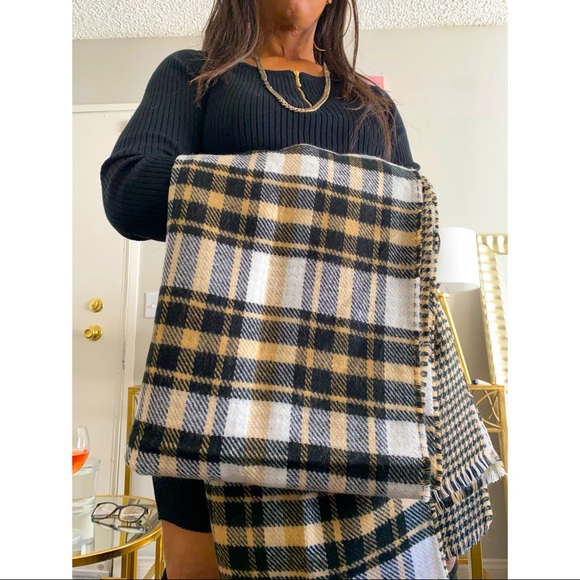 Charter Club Large Plaid Reversible Scarf - Picture 4 of 5